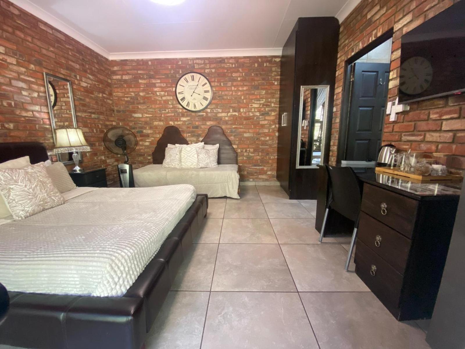 Aloe Guesthouse Klerksdorp Rum bild